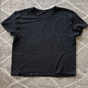 Lululemon print waist length t-shirt
